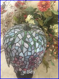 BEAUTIFUL TIFFANY STYLE STAINED GLASS TABLE LAMP, WISTERIA, 1980's, 24 tall