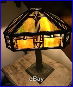 Bradley & Hubbard 1908 dated Arts & Crafts Prairie School slag glass table lamp