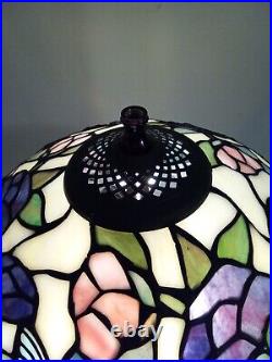 Dale Tiffany Stain Glass Lamp 26 tall Table Lamp With 2-Lights Hummingbird. EC
