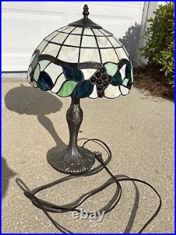 Darby Home Co. Stegner 18'' Stained Glas Accent Bronze Table Lamp, Tiffany style