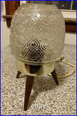 Vintage Atomic Mid Century Modern MCM Beehive Clear Glass Lamp Teak Tripod Legs