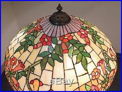 WILKINSON TRUMPET VINE LEADED GLASS TABLE LAMP CIRCA 1910s